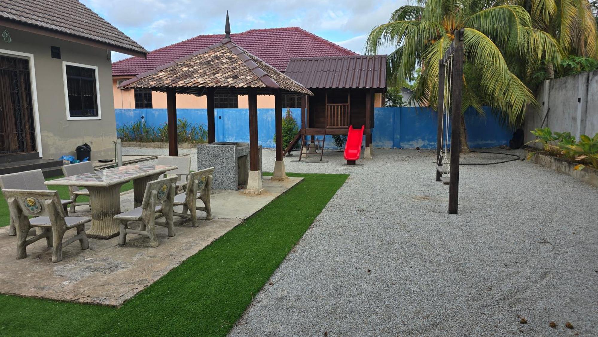Casa Tiga Homestay Besut Кампунг-Куала-Бесут Экстерьер фото